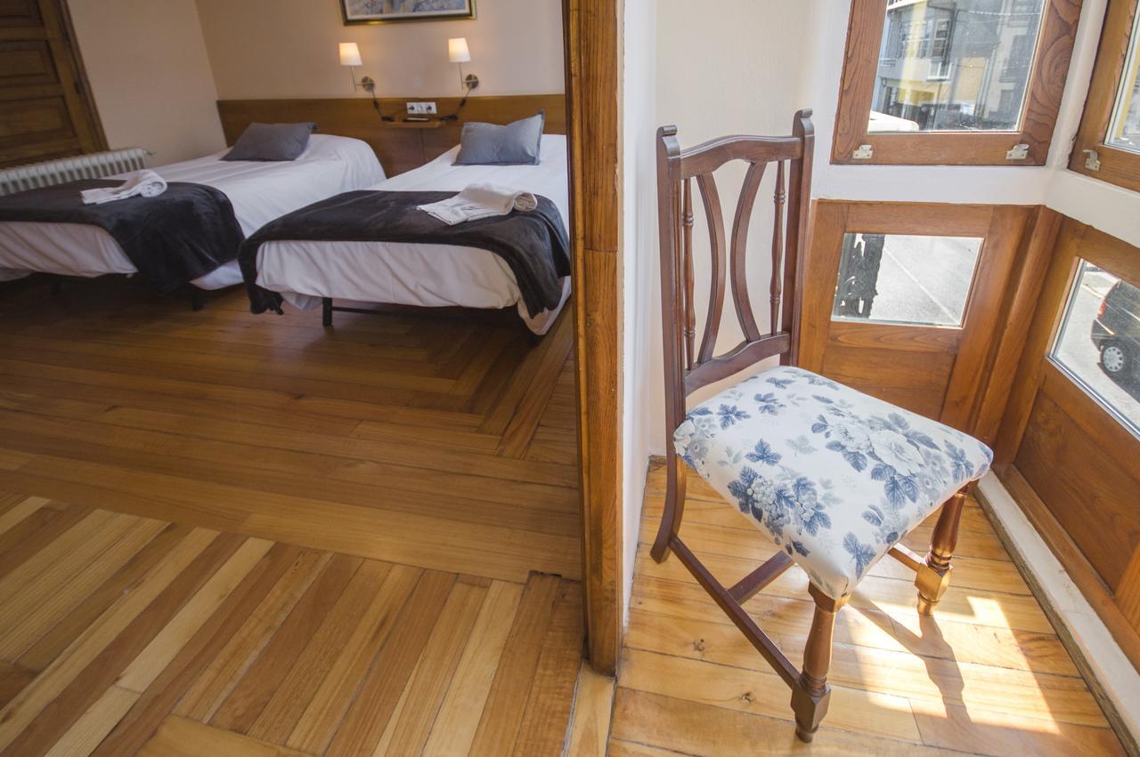 La Posada De La Casona De Sarria Bagian luar foto